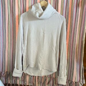 Garbe Los Angeles  turtle neck cream color ribbed sweater size small